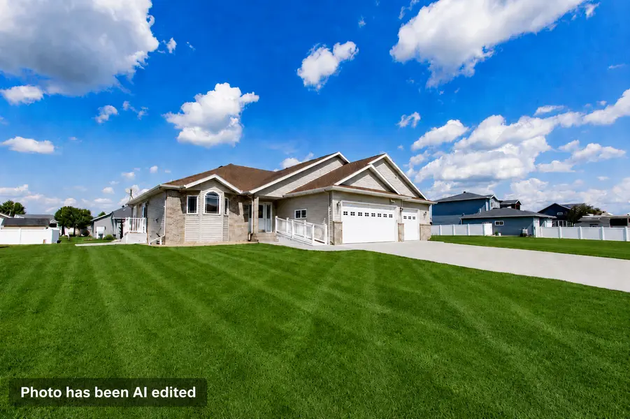 1106 Southwood DR, Dilworth, MN 56529