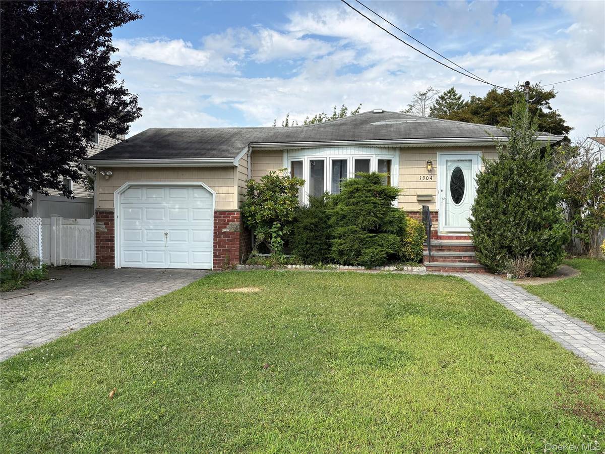 1304 Little Neck AVE, North Bellmore, NY 11710