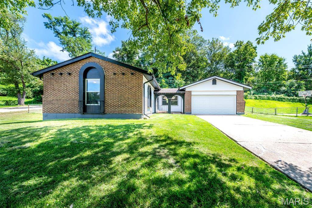11488 Prentice DR, Florissant, MO 63033