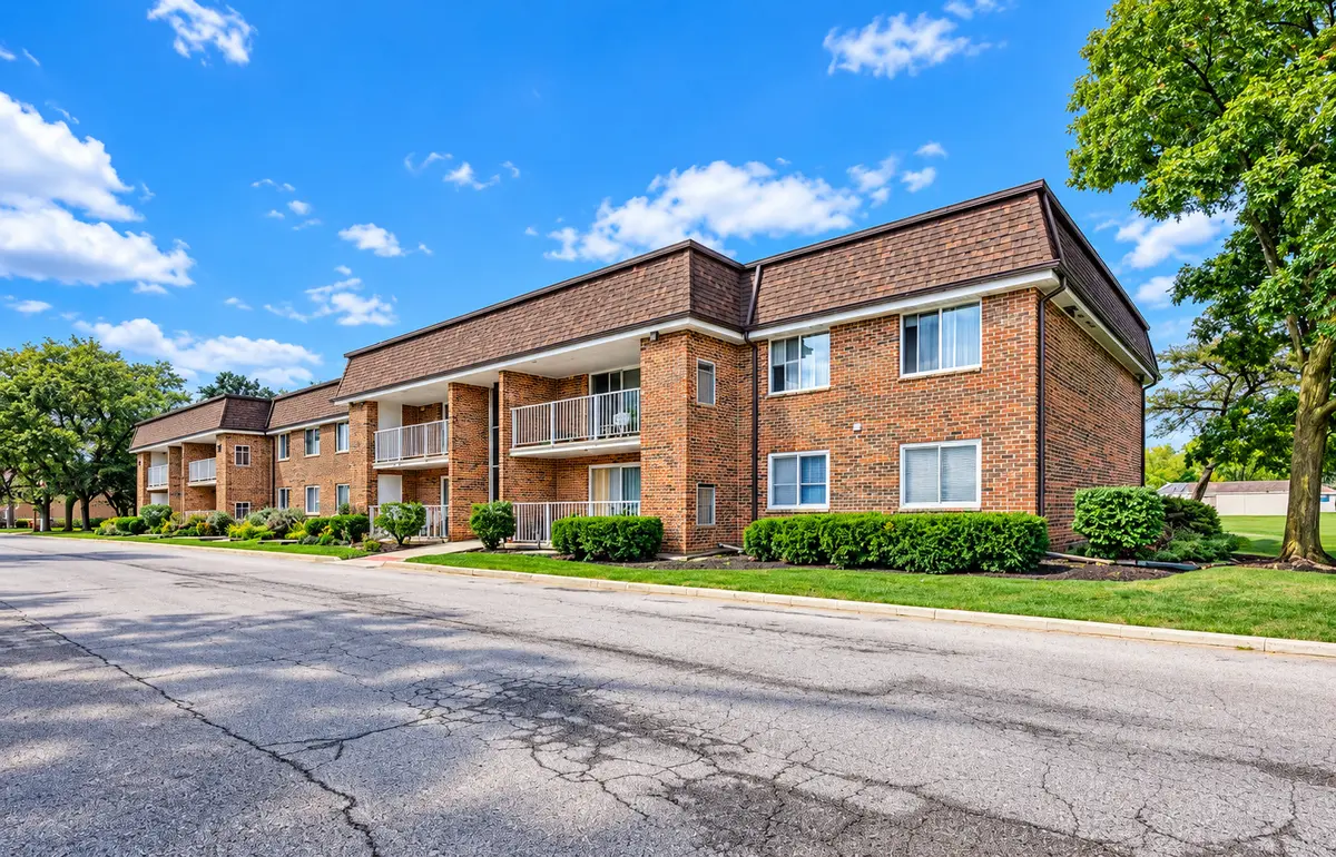 1106 Westover LN #2B, Schaumburg, IL 60193