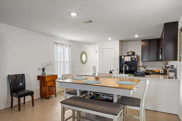 36 Trinity CIR, Lockhart, TX 78644