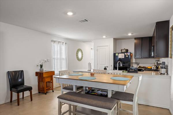 36 Trinity CIR, Lockhart, TX 78644
