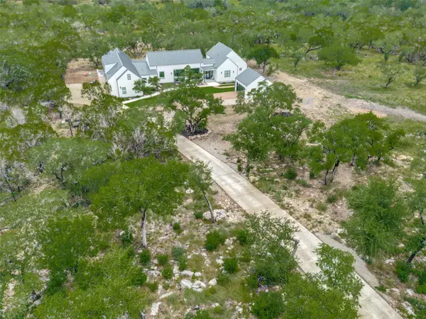 1958 Paradise Pkwy, Canyon Lake, TX 78133