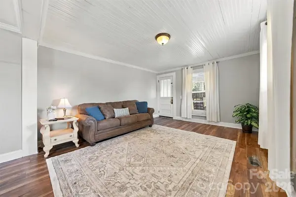 4021 SULPHUR SPRINGS RD NE, Hickory, NC 28601