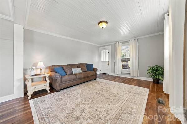 4021 SULPHUR SPRINGS RD NE, Hickory, NC 28601