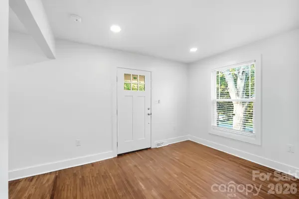 3228 Barfield DR, Charlotte, NC 28217