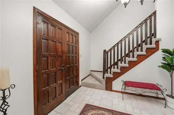 400 NE Dogwood LN, Lee's Summit, MO 64086