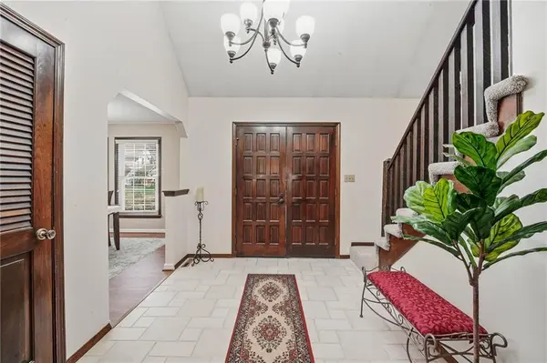 400 NE Dogwood LN, Lee's Summit, MO 64086