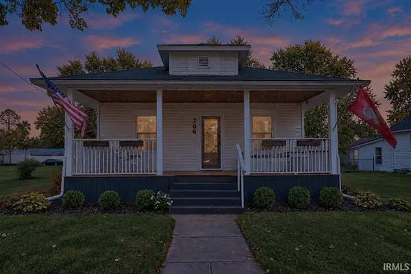 206 E Wabash AVE, Wakarusa, IN 46573