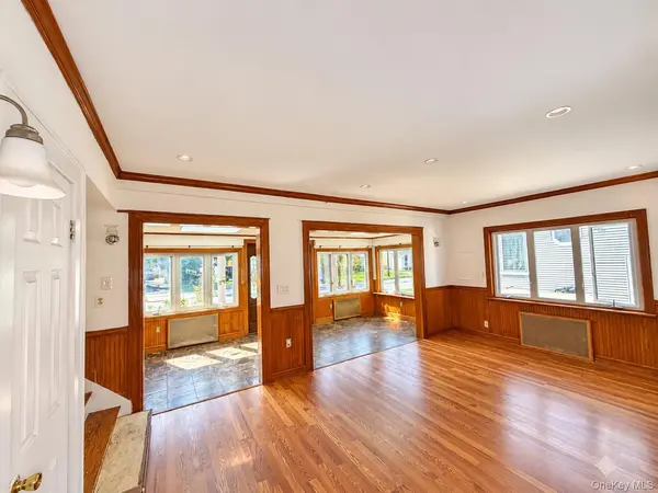 103 E Saint Marks PL, Valley Stream, NY 11580
