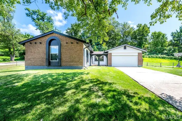 11488 Prentice DR, Florissant, MO 63033