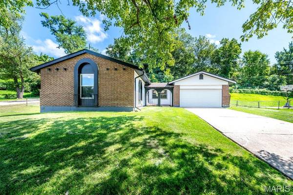 11488 Prentice DR, Florissant, MO 63033