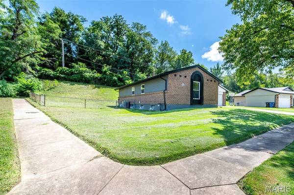 11488 Prentice DR, Florissant, MO 63033