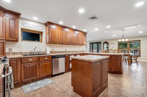 2160 Highway, Bismarck, MO 63624