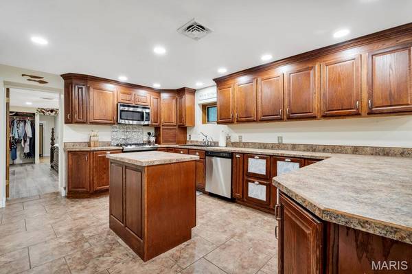 2160 Highway, Bismarck, MO 63624