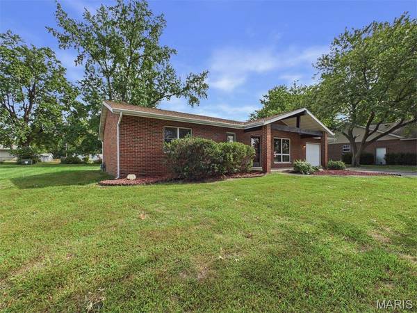 116 Mark Trail DR, Glen Carbon, IL 62034