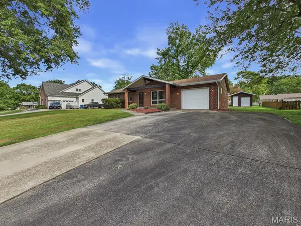 116 Mark Trail DR, Glen Carbon, IL 62034