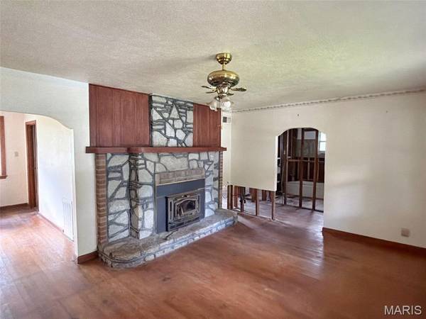 1572 Farmview AVE, St Louis, MO 63138