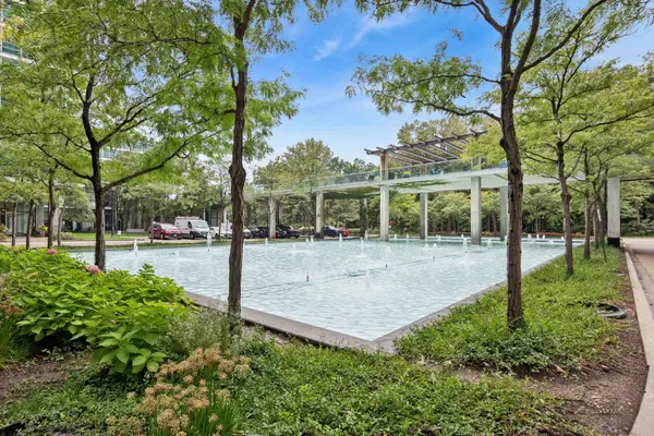 9715 Woods DR #1710, Skokie, IL 60077