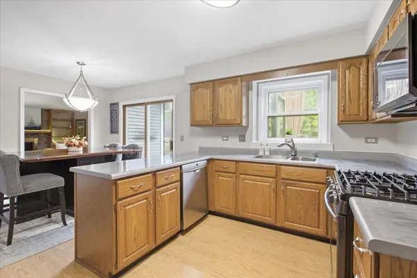 1320 Spring Hill DR, Algonquin, IL 60102