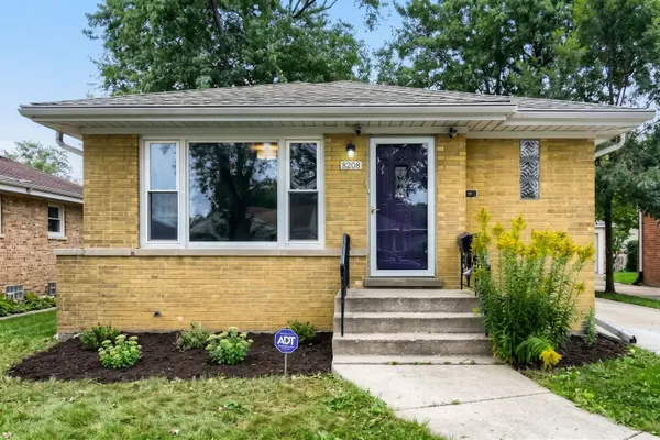 8208 Ridgeway AVE, Skokie, IL 60076