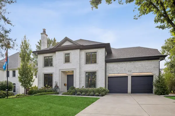 932 Allmen AVE, Hinsdale, IL 60521