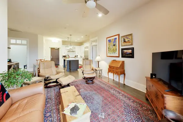 105 S Cottage Hill AVE #304, Elmhurst, IL 60126