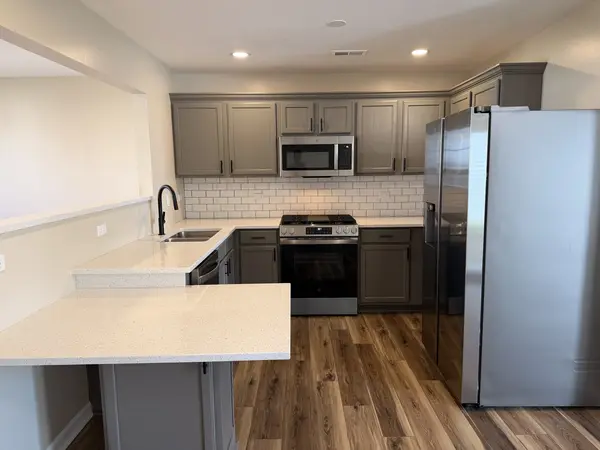 172 Presidential BLVD #172, Oswego, IL 60543