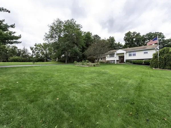 38970 N Northwoods DR, Wadsworth, IL 60083