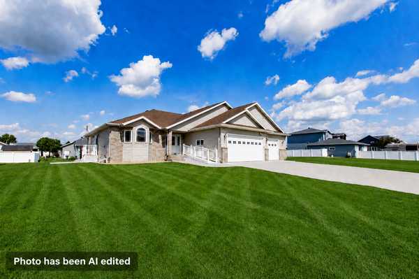 1106 Southwood DR, Dilworth, MN 56529