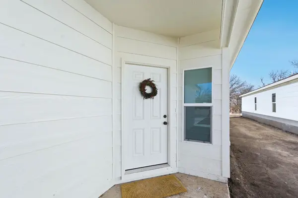 1727 N Main St, Rose Hill, KS 67133