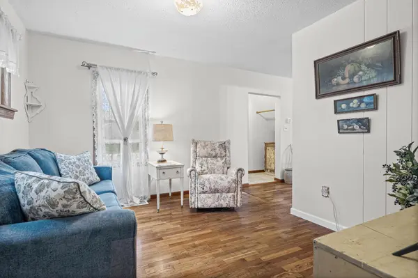 36 S Elm ST, La Crescent, MN 55947