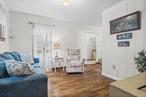 36 S Elm ST, La Crescent, MN 55947