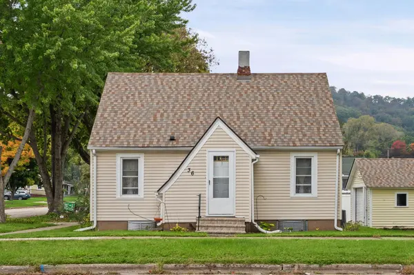 36 S Elm ST, La Crescent, MN 55947