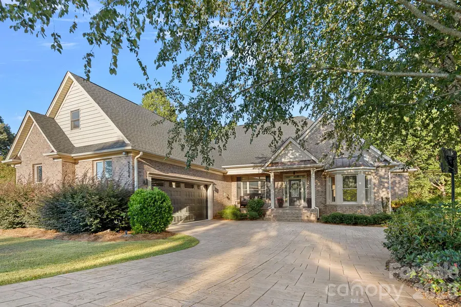 2504 Stoneview CT, Denver, NC 28037
