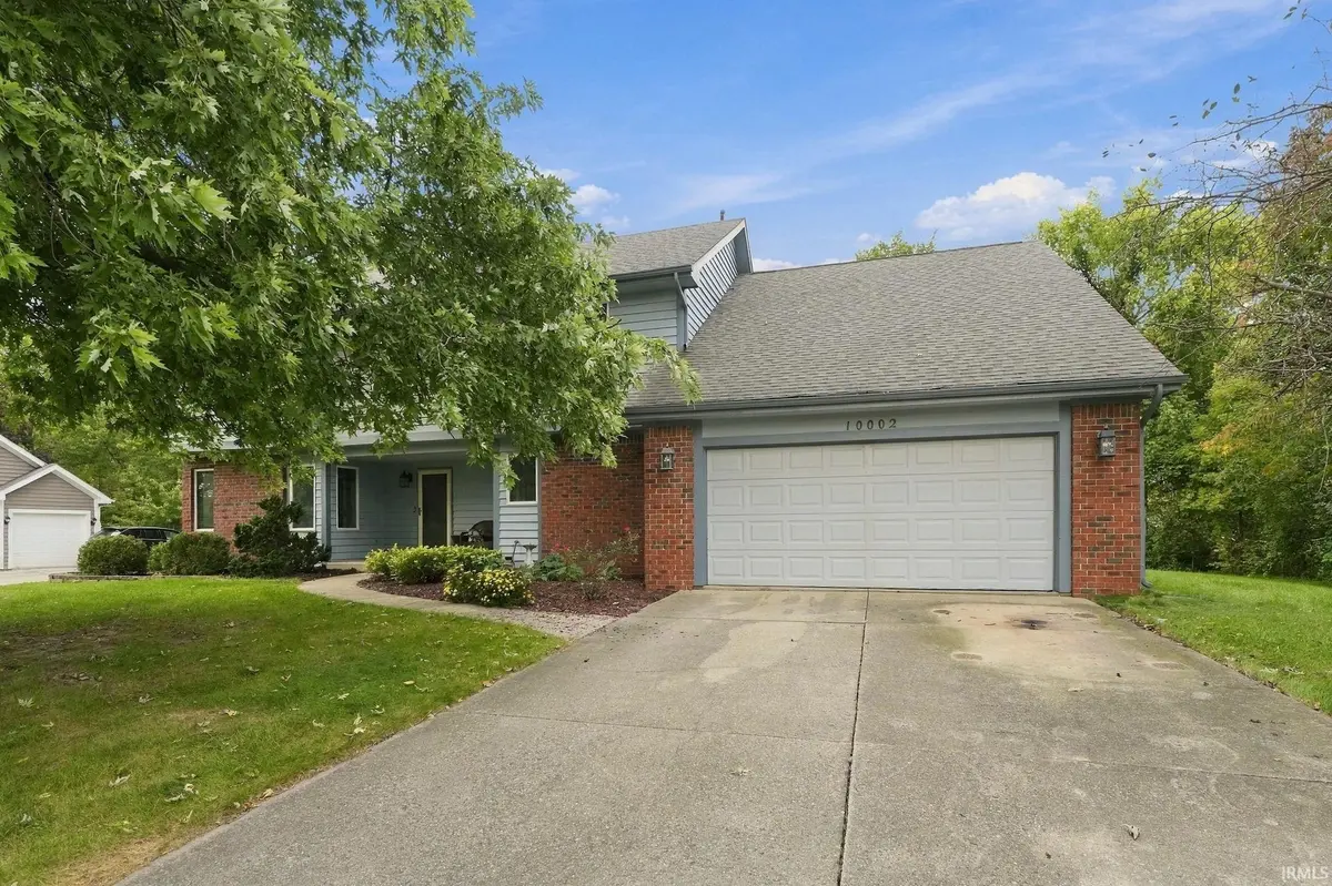 10002 Crown Point DR, Fort Wayne, IN 46804