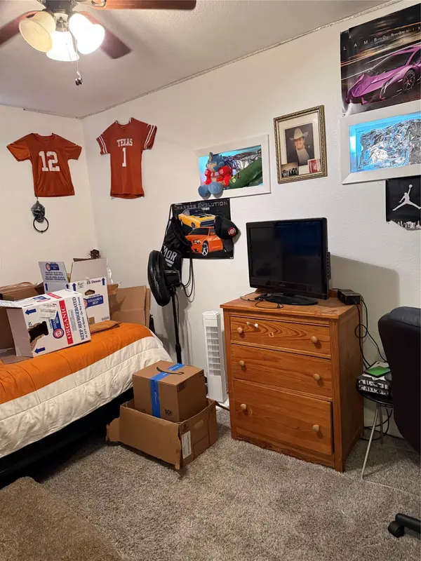 301 Lynch ST, Smithville, TX 78957