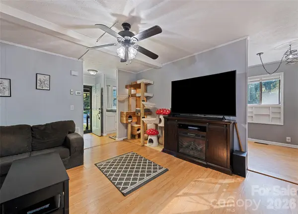 177 Forest DR, Clyde, NC 28721