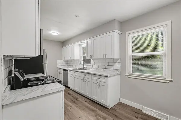 8605 Spring Valley RD, Raytown, MO 64138
