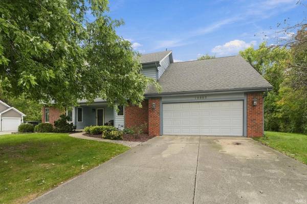 10002 Crown Point DR, Fort Wayne, IN 46804
