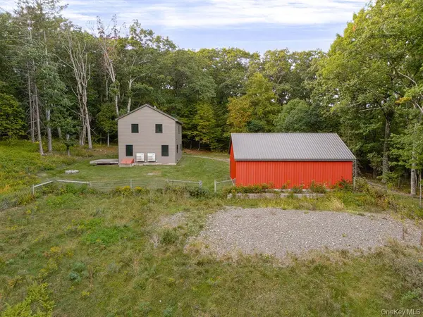 30 Ridge LN, Hillsdale, NY 12529