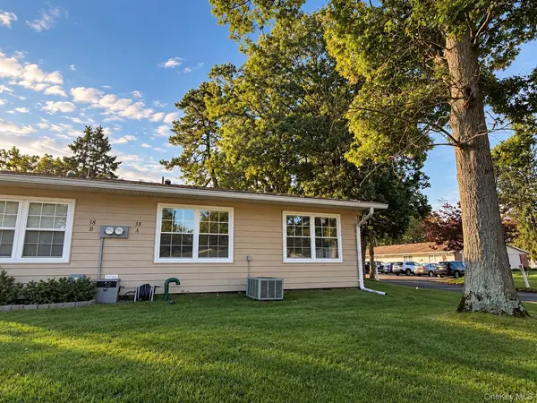 38 Trent CT #A, Ridge, NY 11961