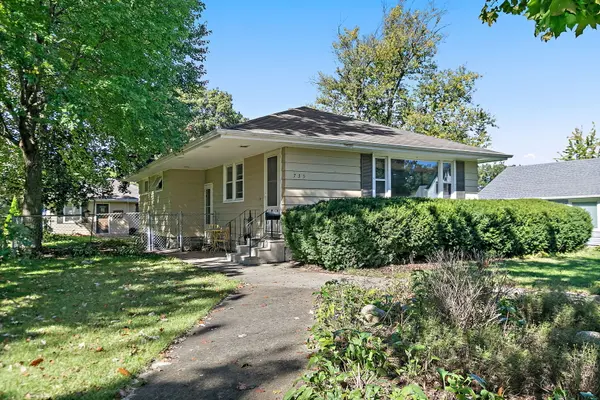 735 Ellwood AVE, Dekalb, IL 60115