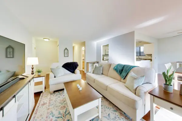 265 Wilmette CT #B1, Schaumburg, IL 60193
