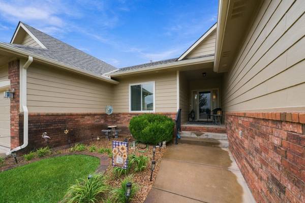 2264 N Lakeway Cir, Wichita, KS 67205