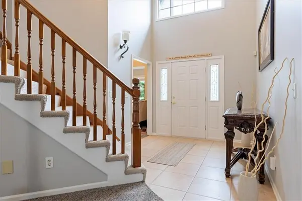 1829 SW Twincreek PL, Blue Springs, MO 64015