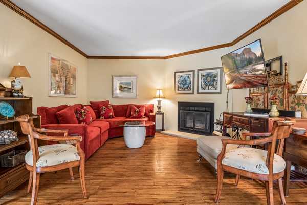 13390 Hughes CT, Apple Valley, MN 55124