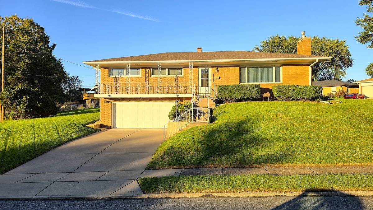2214 W Hayes ST, Davenport, IA 52804