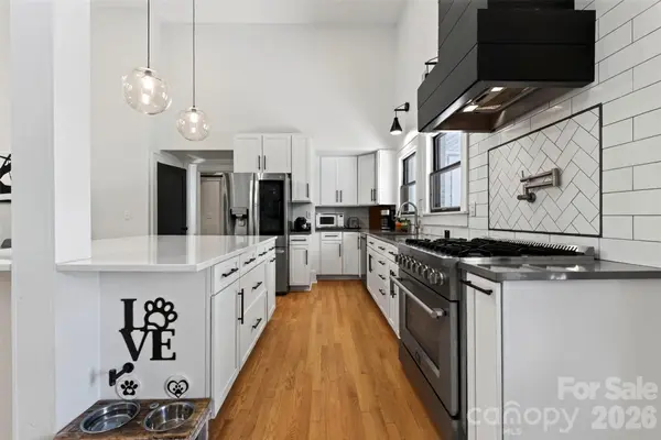 5 Inglewood RD, Asheville, NC 28804