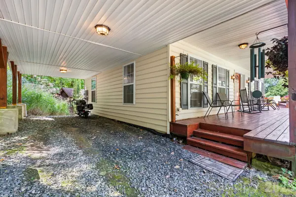 1056 Old Hampton RD, Boone, NC 28607